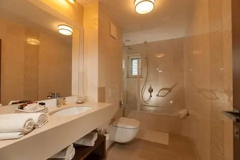 Aparthotel Miramare in Makarska — foto 18