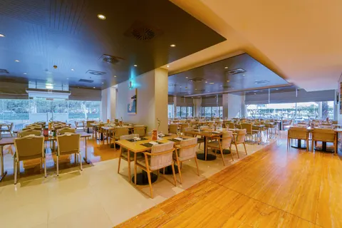Mercure Dubai Barsha Heights Hotel in Dubai — foto 18