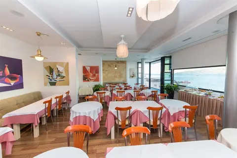 Brilant in Sarandë — foto 3