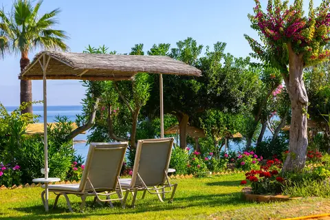 Crystal Springs Beach Hotel in Παραλίμνι — foto 3