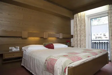 Sporthotel Enrosadira in Campitello di Fassa — foto 3