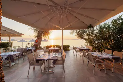 Elea Beach in Δασσιά — foto 6