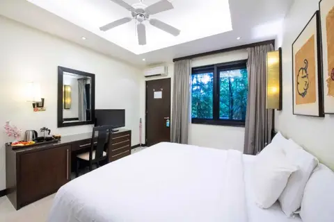 Lokal Phuket in ตำบลป่าตอง — foto 2