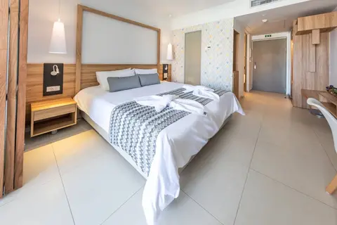 Kiani Beach Resort in Καλύβες — foto 18