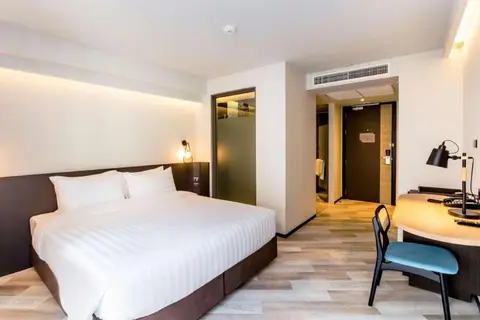 Seekers Finders Rama IV Hotel SureStay Collec in Bangkok
