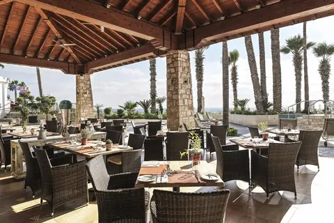 Alexander The Great Beach Hotel in Paphos — foto 3