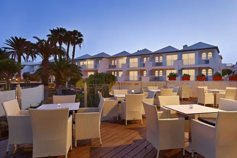 Fly & Go H10 Ocean Suites in La Oliva — foto 18