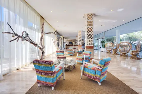 Tropic Garden Hotel & Apartments in Santa Eulària des Riu — foto 17