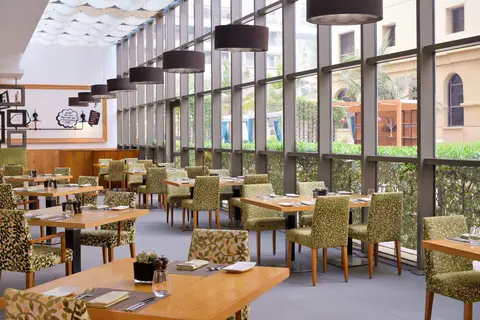 Mövenpick Hotel Jumeirah Beach in دبي — foto 20
