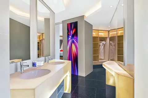 V Hotel Dubai Curio Collection by Hilton in دبي — foto 19