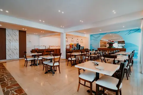 Penelope Beach Hotel in Παραλίμνι — foto 7