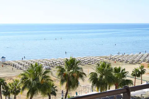 Sun Hall Beach Hotel & Appartementen in Larnaca — foto 11