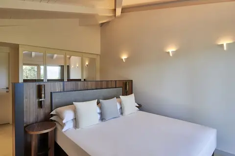 Baia di Chia Resort Sardinia, Curio Collection by Hilton in Domus De Maria — foto 26
