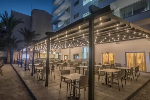 Bohemian Gardens Hotel in Παραλίμνι — foto 14