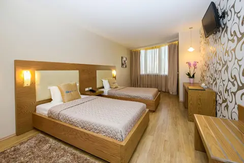 Sky Hotel in Tirana — foto 23