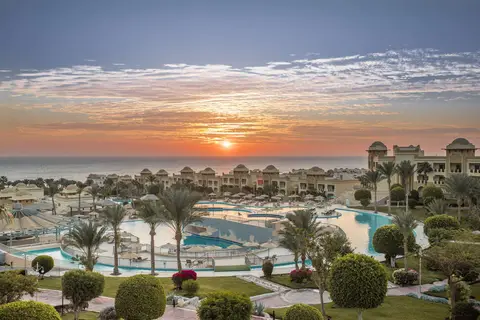 SRNTY Sahl Hasheesh in Arrivals Piazza — foto 10