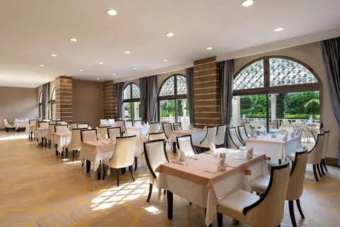 Royal Holiday Palace Hotel in Aksu — foto 5
