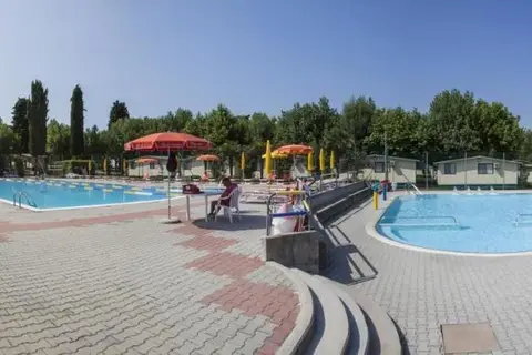 Baia Holiday Gasparina in Castelnuovo del Garda — foto 11