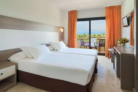 H10 Cambrils Playa in Cambrils — foto 16