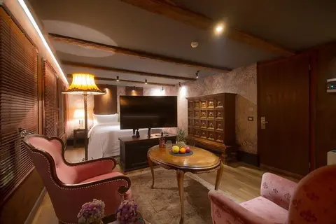Hani I Pazarit Boutique Hotel in Korca — foto 27