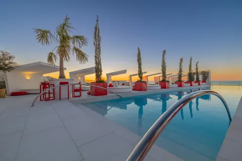 Fly & Go Higueron Hotel Malaga, Curio Collection by Hilton in Fuengirola — foto 33