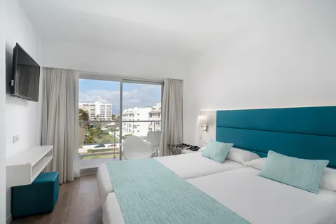 Alua Leo in Palma de Mallorca — foto 10