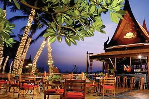 Anantara Riverside Bangkok Resort in Bangkok — foto 15