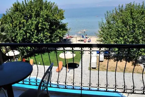 Sunrise Beach in Σκάλα Ραχωνίου — foto 4