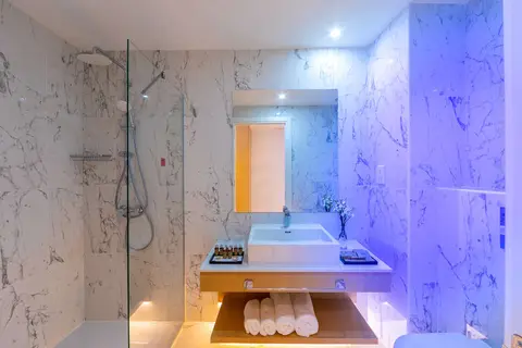 Leonardo Crystal Cove Hotel & Spa by the Sea in Παραλίμνι — foto 13