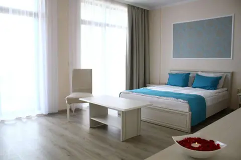 White Rock Castle Suite Hotel & Wellness Club in Baltsjik — foto 2