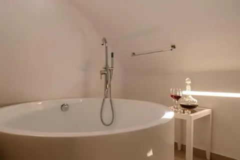 Muses Cycladic Suites in Δημοτική Ενότητα Οίας