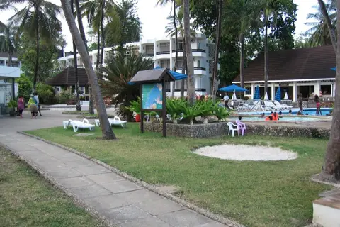 Kenya Bay Beach Hotel in Mombasa