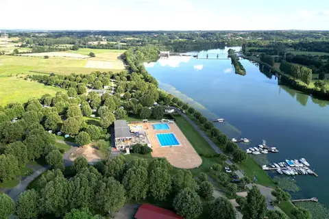 Camping De Thoissey in Saint-Didier-sur-Chalaronne — foto 10
