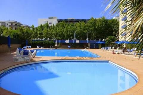 Alboran Apartments by Rentalmar in Salou — foto 11