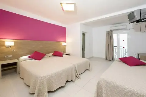 Hostal Mari in Sant Antoni de Portmany — foto 18