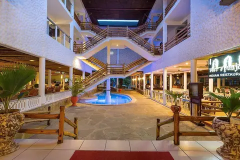 Travellers Beach Hotel & Club in Kasemeni ward — foto 22