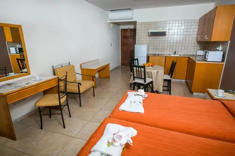 Crystallo Apartments in Paphos — foto 17