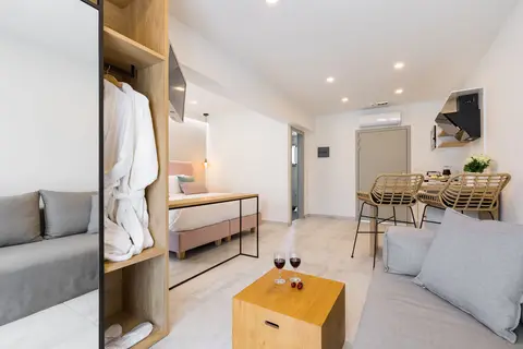 V Luxury Suites in Παλιούρι — foto 13