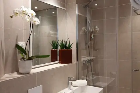 Hotel Paris Louis Blanc Gare du Nord in Parijs — foto 21