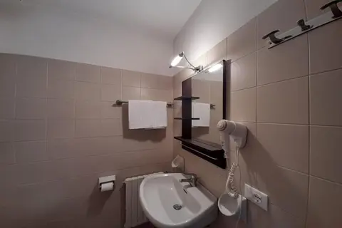 Hotel Touring Gardone Riviera in Sienna, foto 8