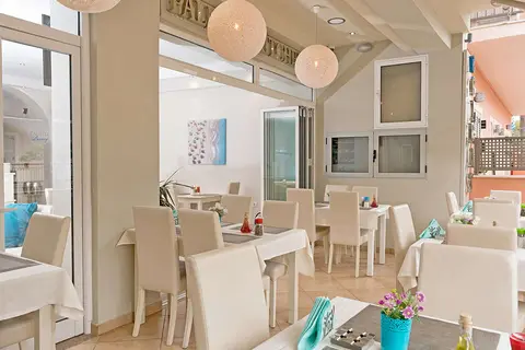 Palotel Luxury Hotel in Γουβιά — foto 8