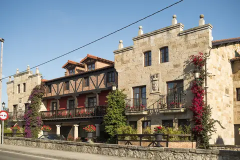Costa Esmeralda Suites in Suances