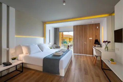 Malama Beach Holiday Village in Παραλίμνι — foto 5