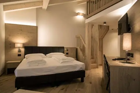 Hotel Monroc in Commezzadura — foto 28