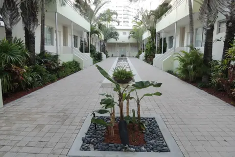 Dorchester South Beach Hotel & Suites in Miami Beach