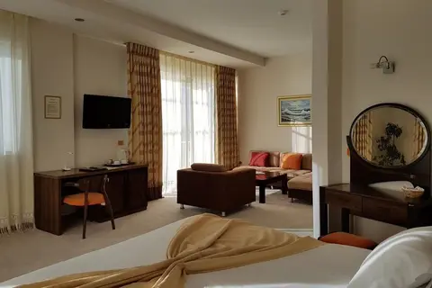 Aragosta Restaurand-Hotel in Durres — foto 10