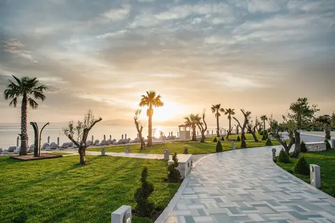 Blue Carpet Luxury Suites in Πευκοχώρι — foto 3