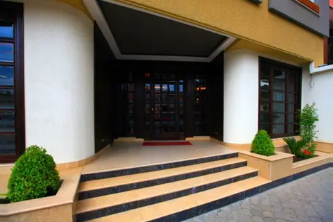 Victoria in Tirana