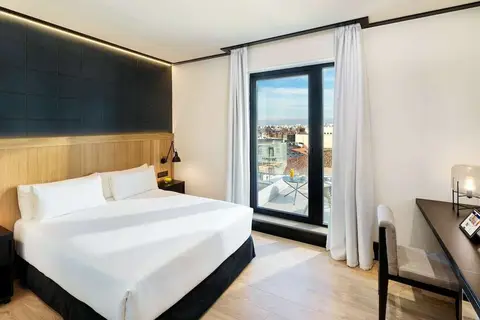 H10 Puerta de Alcala in Madrid, foto 5