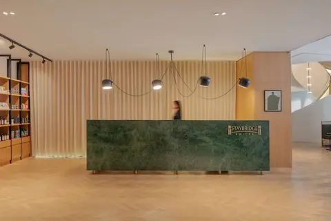 Staybridge Suites Dubai Internet City in Dubai — foto 7